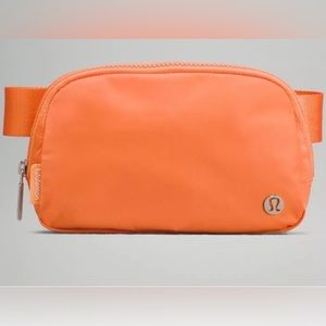 NWT Lululemon Everywhere Belt Bag